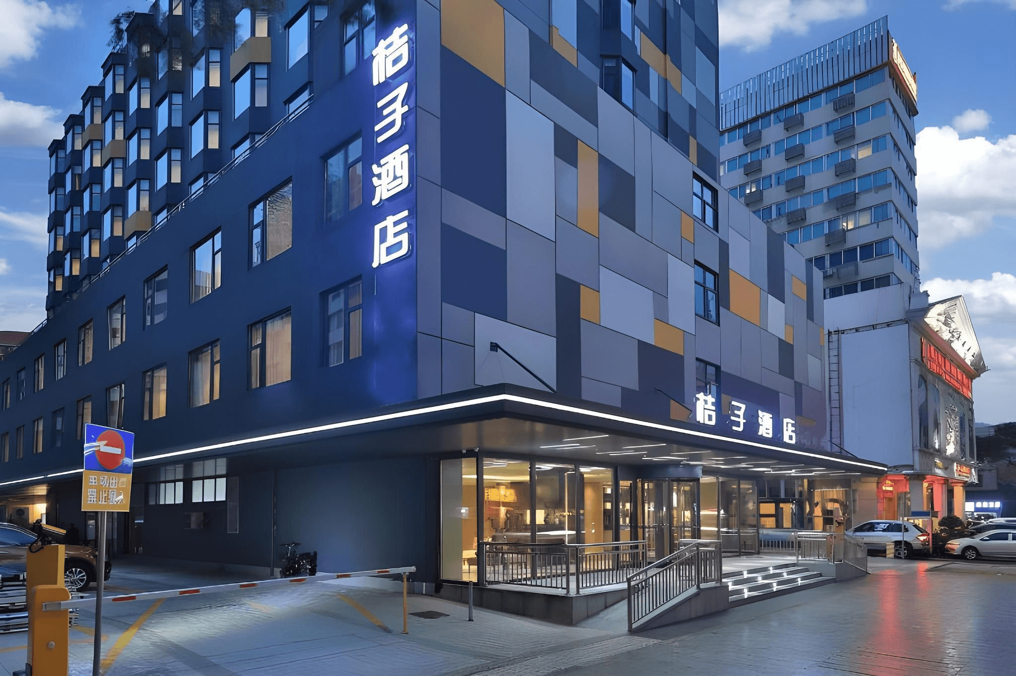 Vienna International Hotel, exterior